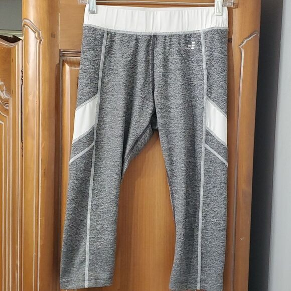 BCG. gray and white capris leggings.  Size small. Good used condition. - Picture 1 of 5
